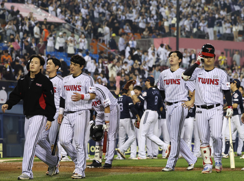 ▲30일 잠실야구장에서 열린 프로야구 LG와 두산의 경기가 두산의 6대0 승리로 끝났다.  (연합뉴스)