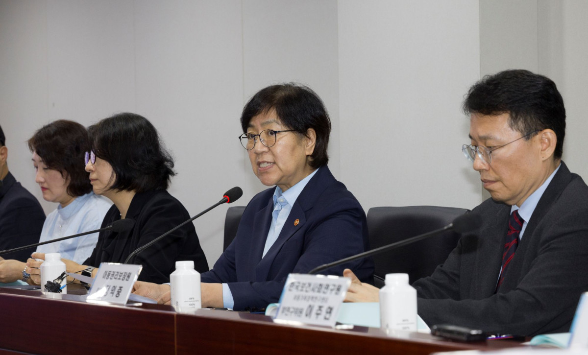 ▲정은경 보건복지부 장관이 지난달 17일 서울 중구 아동권리보장원 국제회의실에서 열린 제1차 입양정책위원회의에서 모두발언을 하고 있다.  (뉴시스)