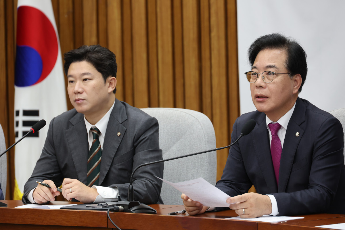 ▲1일 서울 여의도 국회에서 열린 국민의힘 상임위원장 및 간사단 회의에서 국민의힘 송언석 원내대표가 발언하고 있다. 2025.10.1 (연합뉴스)