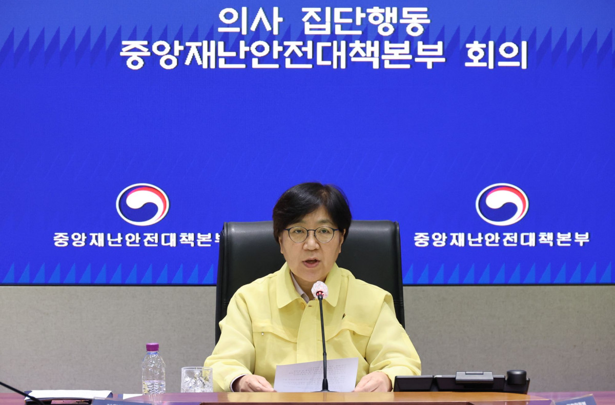 ▲정은경 중앙재난안전대책본부(중대본) 1차장(보건복지부 장관)이 1일 오전 정부서울청사 중앙재난안전상황실 서울상황센터에서 중대본 회의를 주재하고 발언하고 있다. (뉴시스)