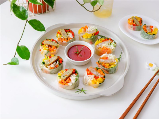 ▲동그랑땡 스프링롤 (사진제공=아워홈)