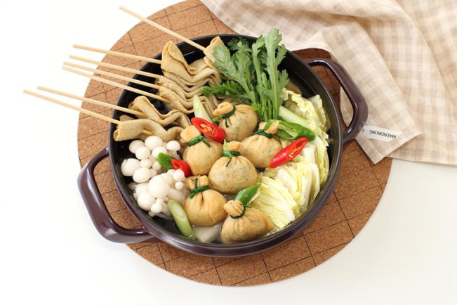 ▲유부주머니 꼬치어묵 전골 (사진제공=아워홈)