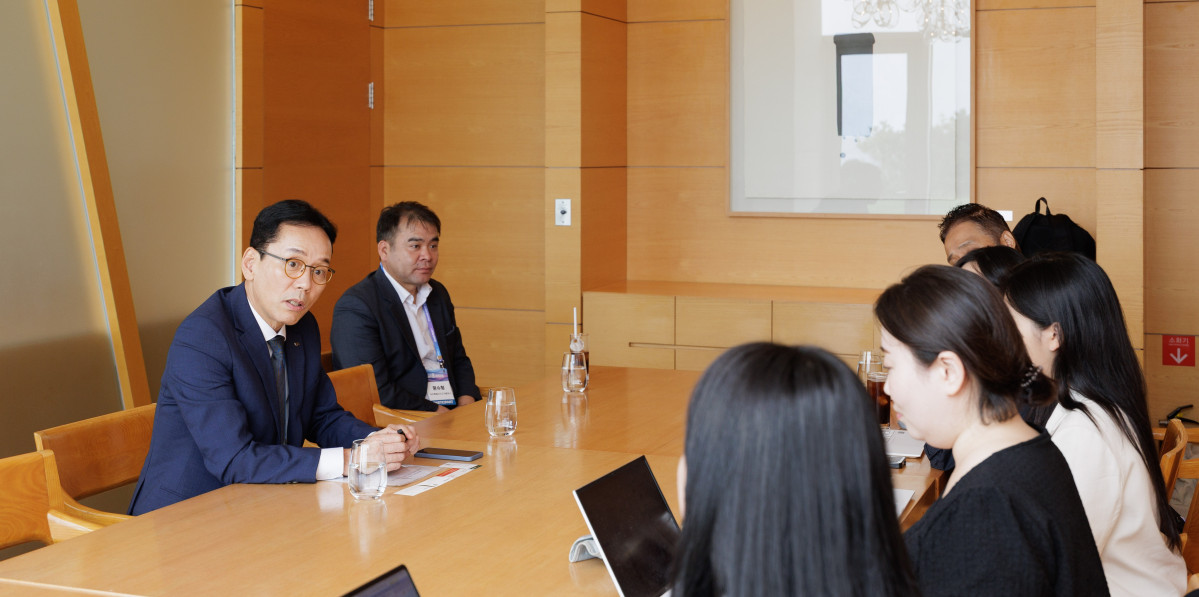 ▲9월 30일 제주도 서귀포시 표선면 해비치 호텔앤드리조트 제주에서 백경훈 제주개발공사 사장이 인터뷰를 진행하고 있다. (사진=제주개발공사)