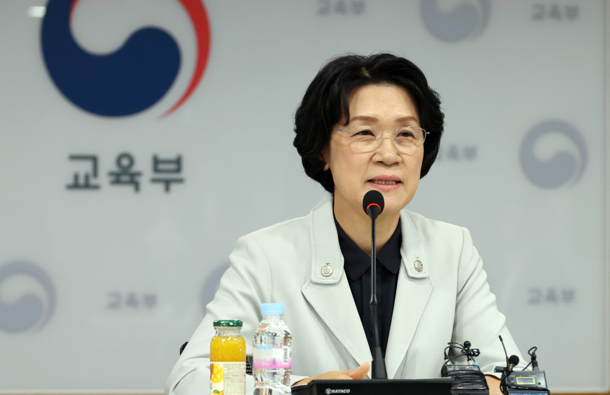 ▲최은옥 교육부 차관이 1일 세종시 정부세종청사에서 열린 의대교육자문단 첫 회의에서  발언하고 있다. (뉴시스)