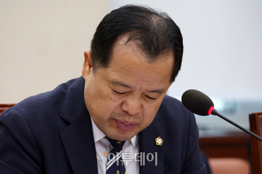 ▲위철환 중앙선거관리위원 후보자가 1일 서울 여의도 국회 행정안전위원회 전체회의에서 열린 인사청문회에 참석하고 있다. 고이란 기자 photoeran@