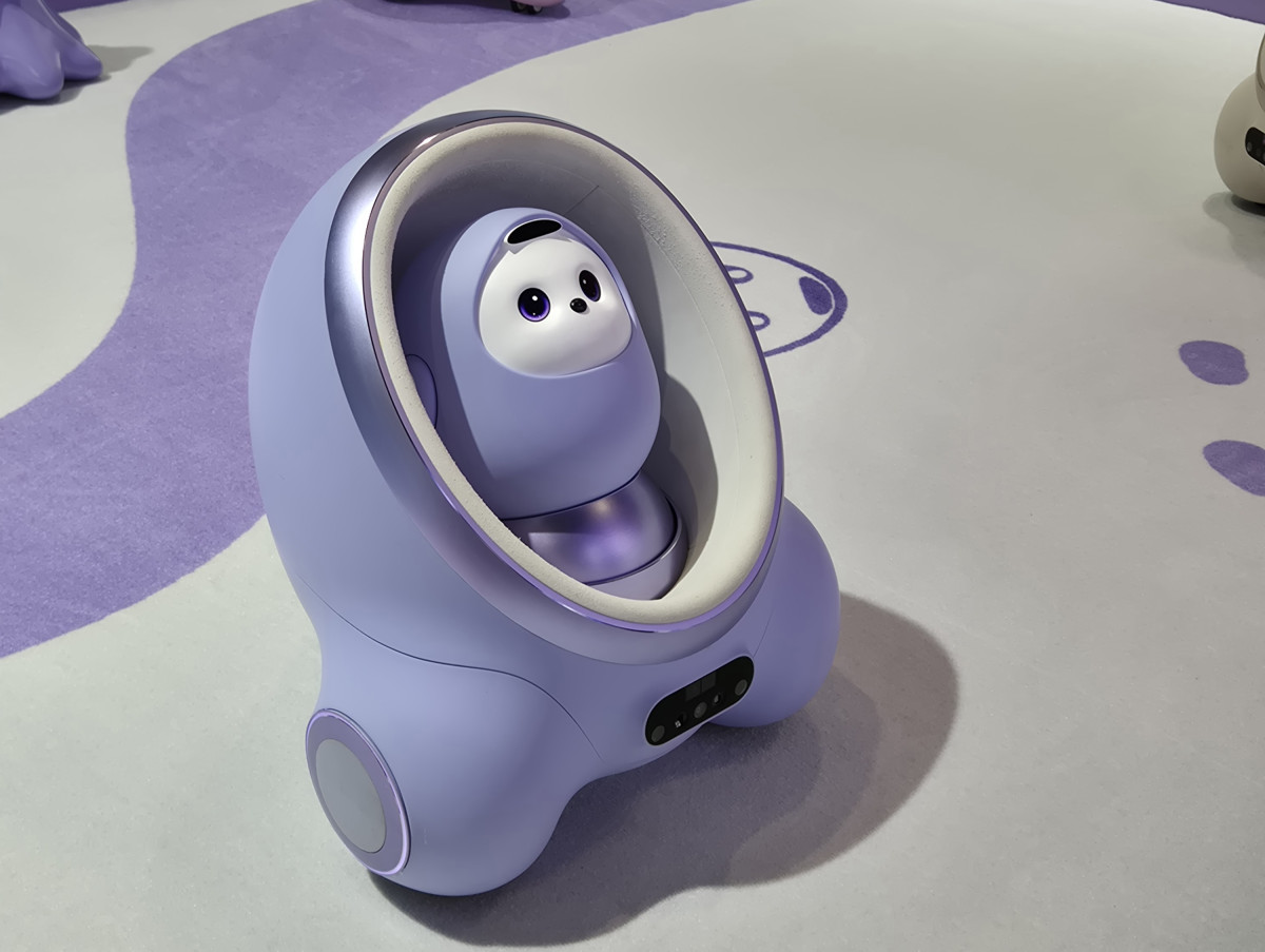 ▲'IFA 2025' 행사장에 전시된 TCL의 반려로봇 '에이미' (박민웅 기자 pmw7001@)