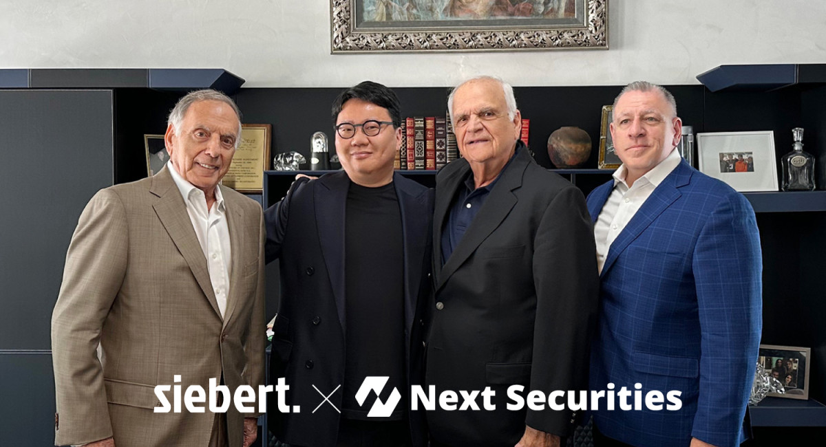 ▲존 게비아 시버트 대표, 김승연 넥스트증권 대표, 찰스 자바타 시버트 이사회 위원, 랄프 다이우토 주니어 시버트 최고법률책임자가 2일 전략적 협약을 체결하고 기념사진을 찍고 있다.  (출처=넥스트증권)