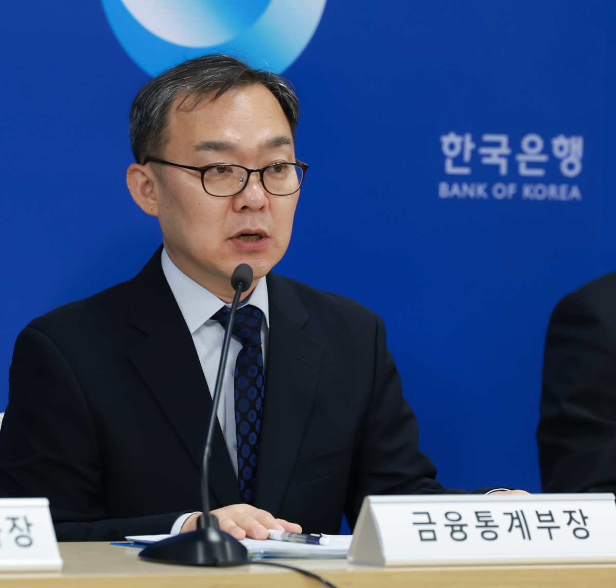 ▲송재창 한국은행 금융통계부장이 2일 오전 서울 중구 한국은행에서 열린 2025년 8월 국제수지(잠정) 기자설명회에서 발언하고 있다. (한국은행)