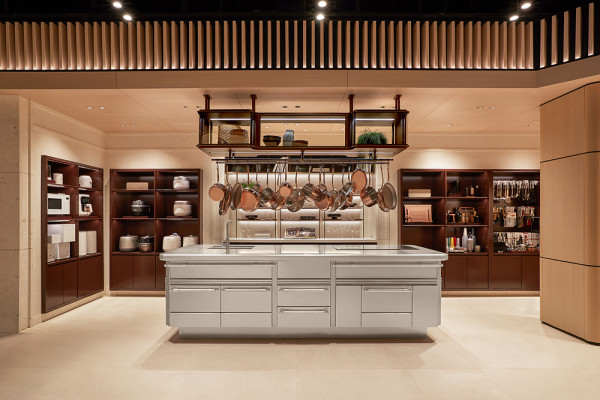 ▲신세계까사는 올해 9월 하이엔드 맞춤형 주방가구 브랜드 '쿠치넬라'를 공식 론칭했다.  (사진제공=신세계까사)