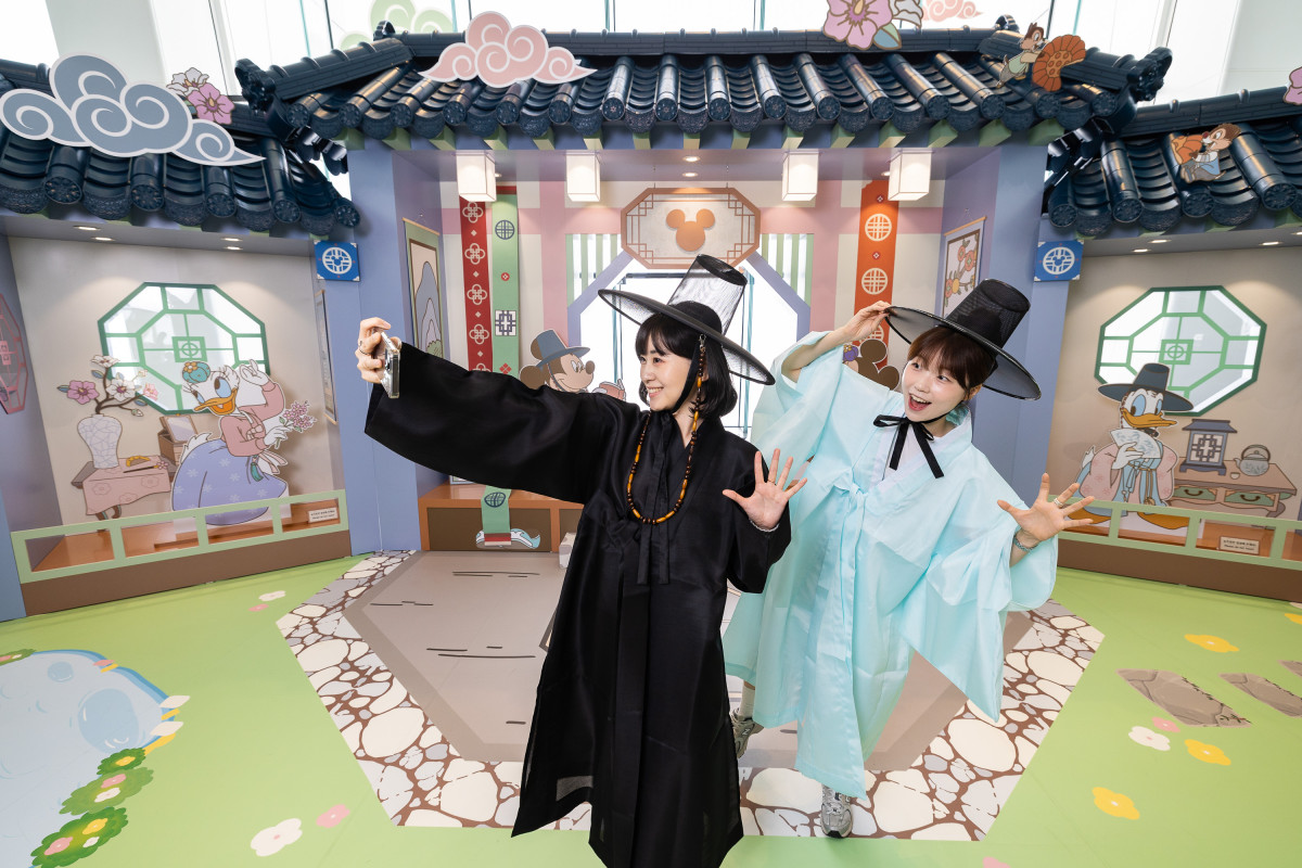 ‘남은 연휴, 쇼핑몰ㆍ백화점서 보내볼까’…남녀노소 즐거운 몰캉스 대전