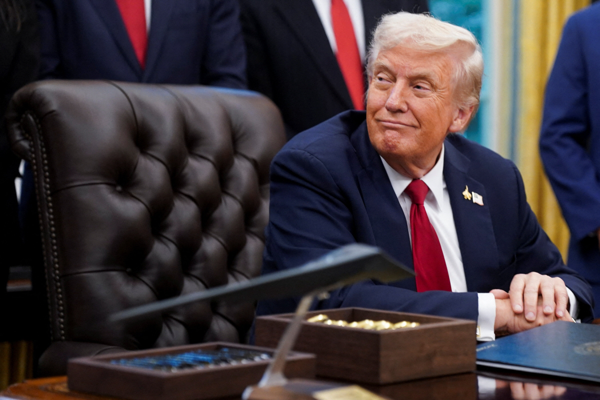 ▲도널드 트럼프 미국 대통령이 지난달 30일(현지시간) 워싱턴 D.C. 백악관 집무실에서 미소를 짓고 있다. 워싱턴D.C./로이터연합뉴스