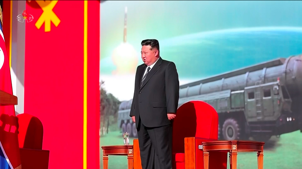 ▲ 조선중앙TV가 4일 김정은 국무위원장이 참석한 평양에서 개막한 무장장비전시회 '국방발전-2025' 개막식을  5일 방송하고 있다. (뉴시스)