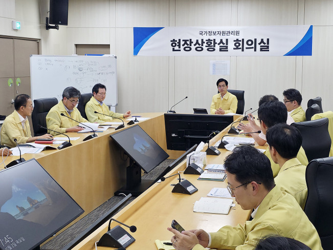 ▲김민재 중앙재난안전대책본부 1차장이 2일 대전시 유성구 국가정보자원관리원 현장상황실에서 국가정보시스템 복구 상황 점검회의를 주재하고 있다. (연합뉴스)