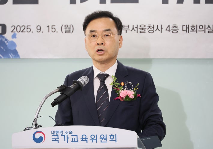 ▲차정인 신임 국가교육위원회 위원장이 9월 15일 서울 종로구 정부서울청사에서 열린 취임식에서 취임 선서를 하고 있다.  (연합뉴스)