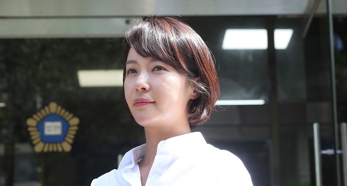 ▲법원 나오는 황정음. (사진제공=연합뉴스)