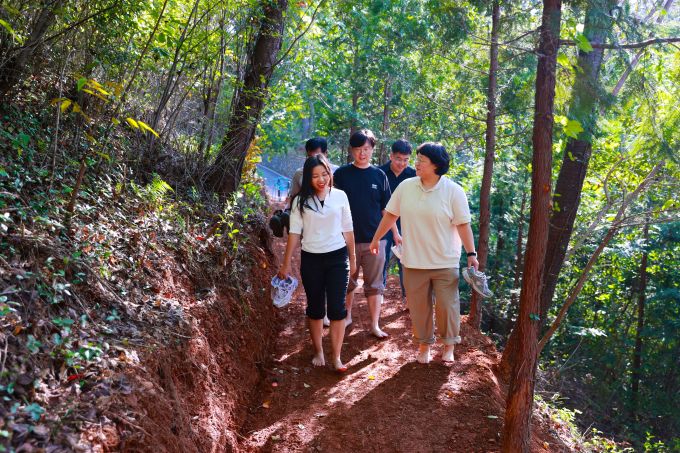▲전남 보성군이 추석 연휴를 맞아 새롭게 조성한 망제산 맨발 산책길을 임시 개방해 귀향객과 주민들에게 특별한 힐링 공간을 선보였다. (사진제공=보성군)