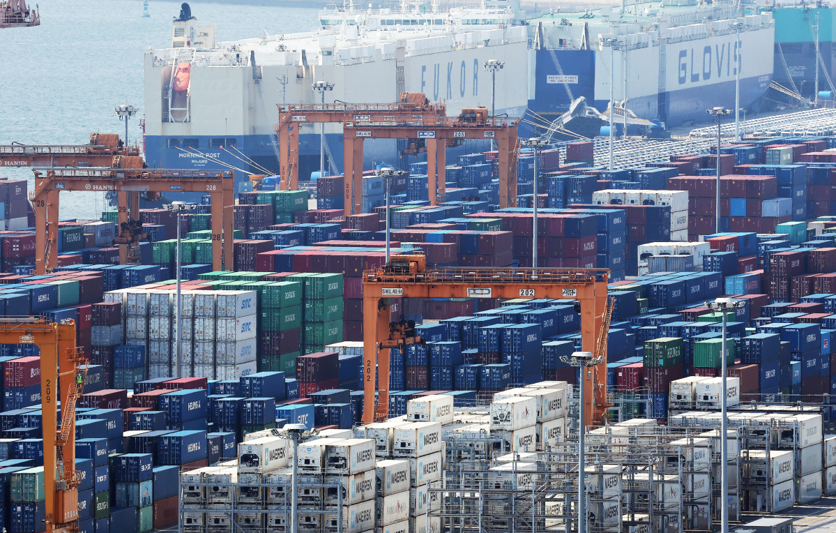 ▲경기도 평택항에 컨테이너가 쌓여 있다. (연합뉴스)