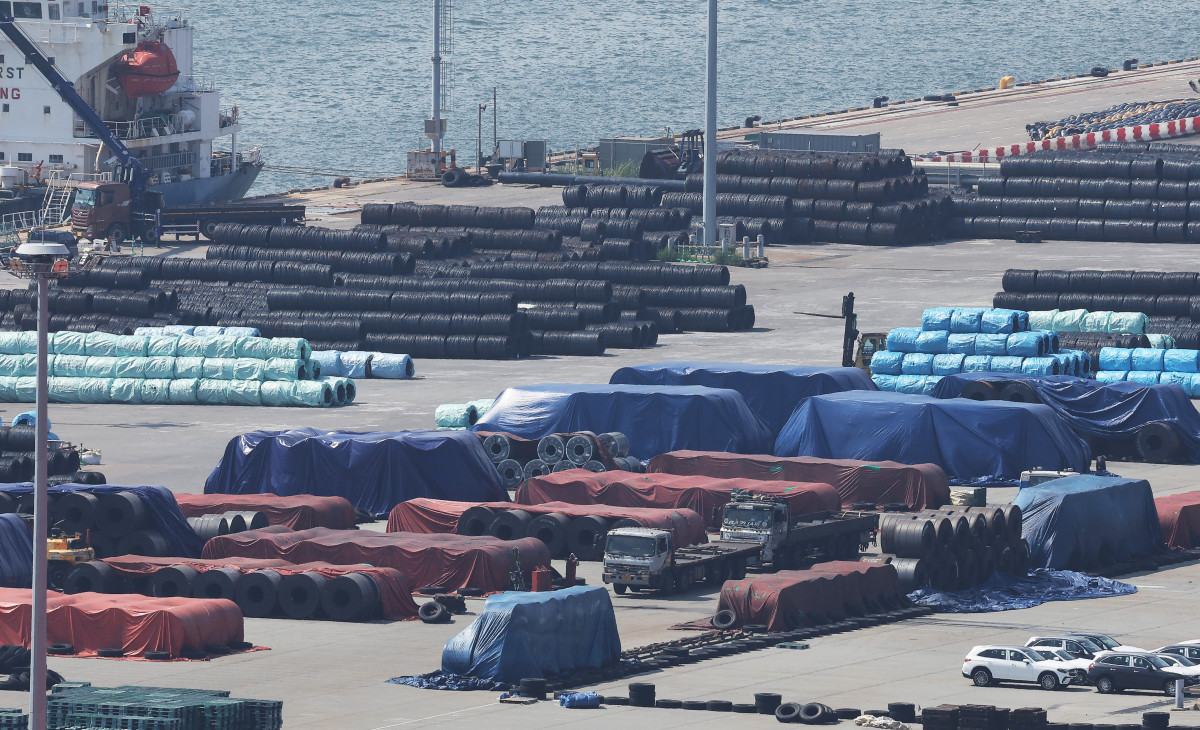 ▲경기도 평택항에 철강제품이 쌓여 있다. (연합뉴스)