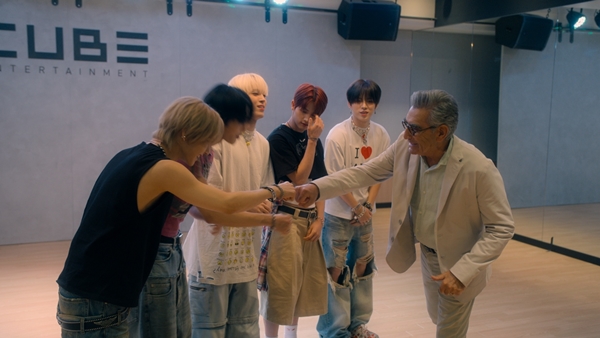 ▲'유진 레비 : 여행 혐오자의 일탈 여행’ 나우즈 (사진제공=Apple TV+)