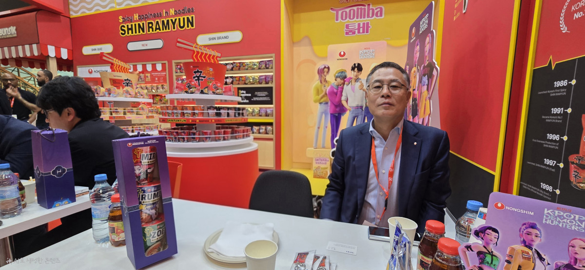 ▲조용철 농심 부사장이 5일(현지시간) 독일 쾰른에서 열린 '아누가 2025' 박람회 내 농심 부스에서 본지와 인터뷰하고 있다. (사진=배근미 기자 athena3507@)