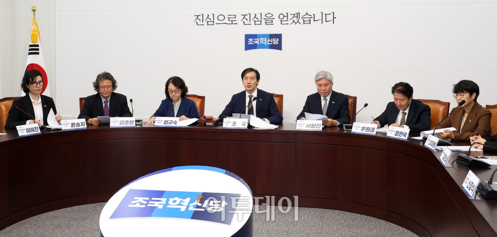 ▲조국 조국혁신당 비상대책위원장이 9일 서울 여의도 국회에서 비대위 기자간담회를 하고 있다. 고이란 기자 photoeran@