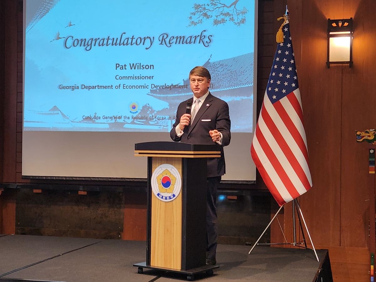 ▲팻 윌슨 조지아주 경제개발부 장관이 8일(현지시간) 주 애틀랜타 총영사관 주최 개천절 기념행사에 참석해 한국 기업의 조지아 투자에 감사하는 연설을 하고 있다.  (애틀랜타(미국)/ 연합뉴스)