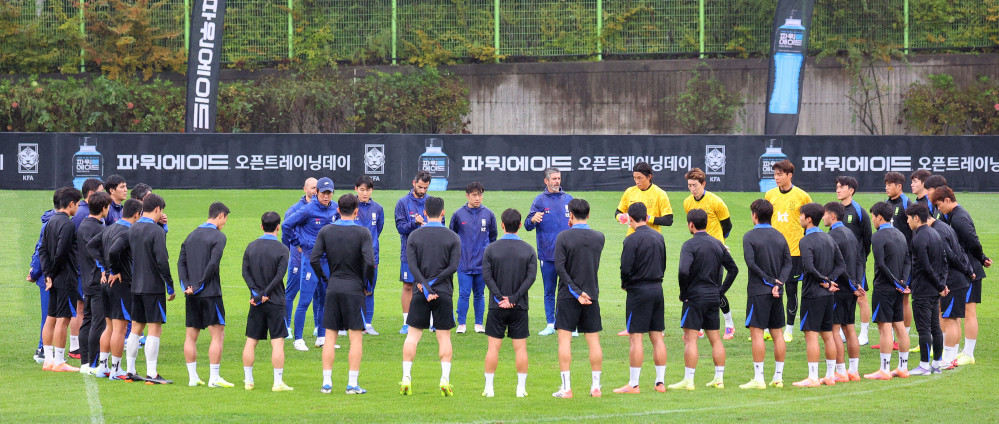 훈련 중인 축구대표팀