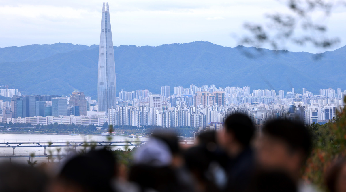 ▲9일 서울 남산에서 바라본 송파구 일대 아파트 단지 모습.  (연합뉴스)