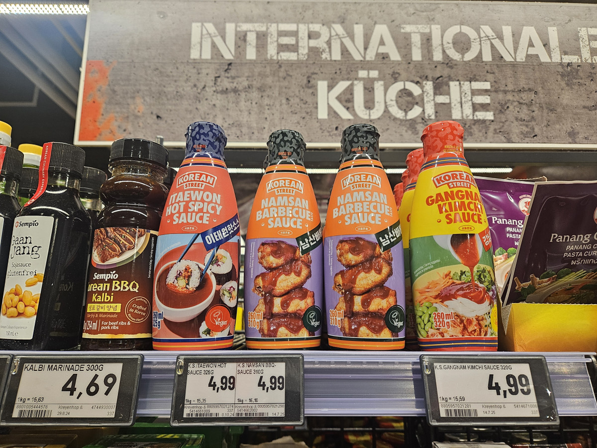 ▲독일 쾰른 '에데카' 매장에 진열된 한국 소스들. (사진=김지영 기자 kjy42)