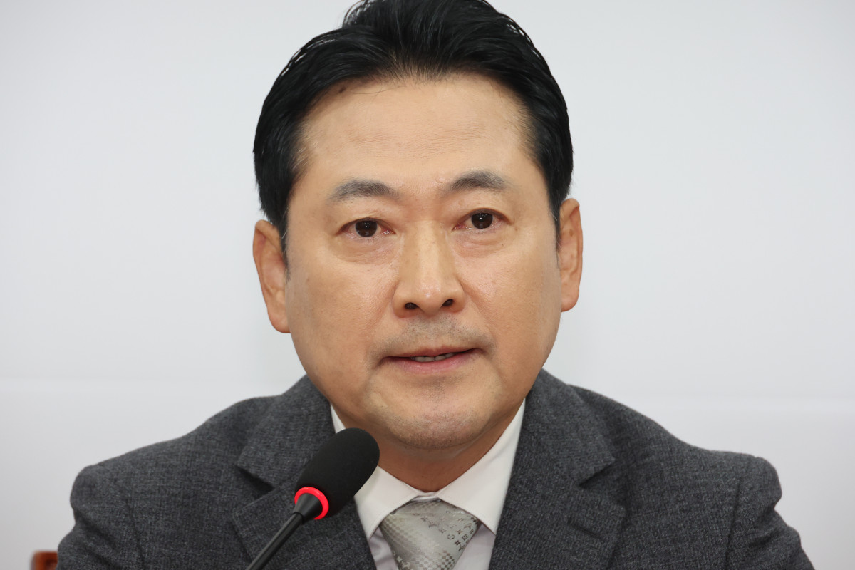 ▲ 장동혁 국민의힘 대표가 10일 서울 여의도 국회에서 기자회견을 열고, 김건희 여사 관련 의혹을 수사 중인 민중기 특별검사팀에 조사받은 양평군 공무원이 자택에서 숨진 채 발견된 것과 관련해 특검 수사를 비판하고 있다. (연합뉴스)