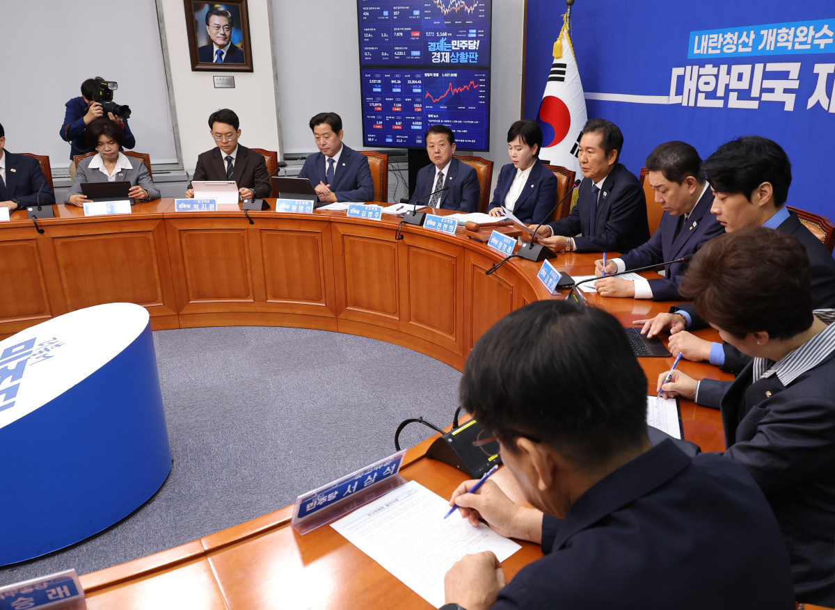 ▲정청래 더불어민주당 대표가 13일 서울 여의도 국회에서 열린 최고위원회의에서 발언하고 있다. (연합뉴스)