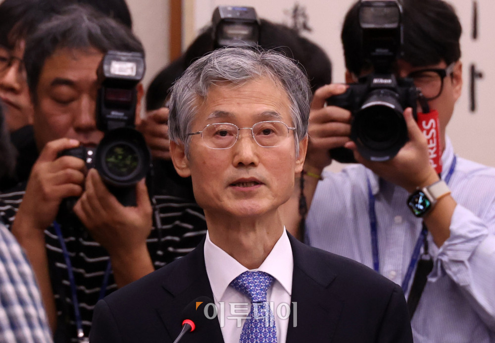 ▲조희대 대법원장이 13일 서울 여의도 국회에서 열린 법제사법위원회 국정감사에서 발언을 하고 있다. 추미애 법사위원장은 조 대법원장을 관례대로 인사말 후 이석시키지 않고 참고인 신분으로 질의응답을 진행했다. 고이란 기자 photoeran@