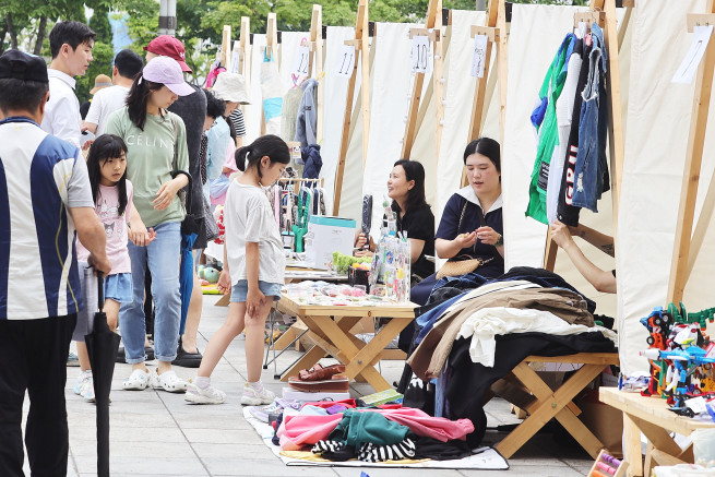 ▲레트로 감성마켓 '봉사랑(愛)나눔ON(溫), 당신의 금천마켓' 진행 모습. (사진제공=금천구)