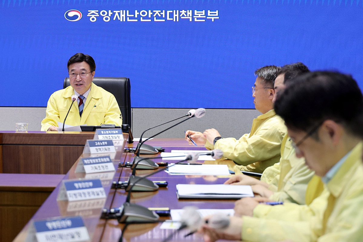 ▲윤호중 중앙재난안전대책본부장(행정안전부 장관)이 13일 오전 정부서울청사에서 국가정보자원관리원 행정정보시스템 화재 관련 중대본 회의를 주재하고 발언하고 있다. (사진제공=행정안전부)