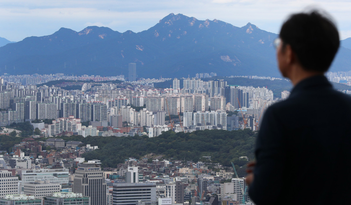 ▲9일 서울 중구 남산에서 서울시내 아파트가 보이고 있다. (뉴시스)