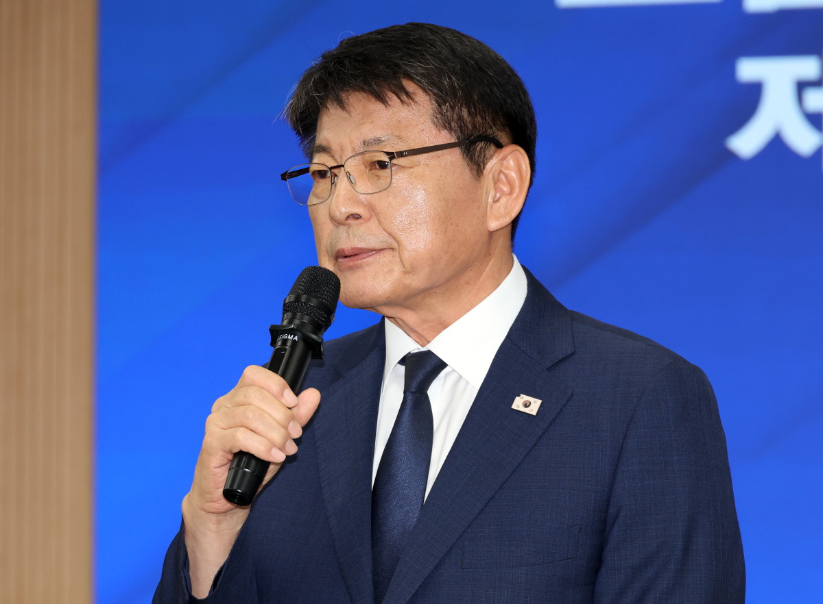 ▲<YONHAP PHOTO-1921> 환영사하는 서삼석 더불어민주당 호남발전특위 위원장 (전주=연합뉴스) 나보배 기자 = 16일 전북 전주시 더불어민주당 전북도당에서 열린 더불어민주당 호남발전특별위원회 제1차 전체 회의에서 서삼석 호남발전특위 위원장이 환영사를 하고 있다. 2025.9.16 warm@yna.co.kr/2025-09-16 10:40:39/<저작권자 ⓒ 1980-2025 ㈜연합뉴스. 무단 전재 재배포 금지, AI 학습 및 활용 금지>