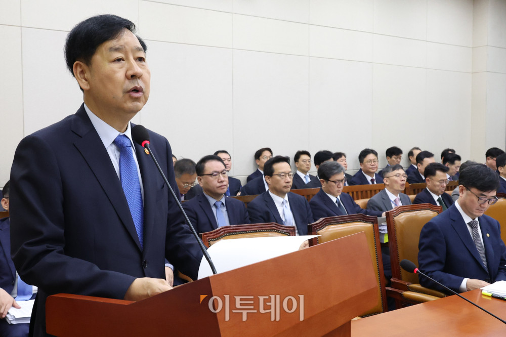 ▲구윤철 경제부총리 겸 기획재정부 장관이 13일 서울 여의도 국회에서 열린 기획재정위원회 국정감사에서 인사말을 하고 있다. 고이란 기자 photoeran@