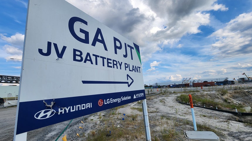 ▲11일 미국 조지아주 브라이언 카운티 엘러벨에 위치한 현대차-LG엔솔 배터리공장이 건설이 전면 중단된 채 텅 비어 있는 모습, (연합뉴스)