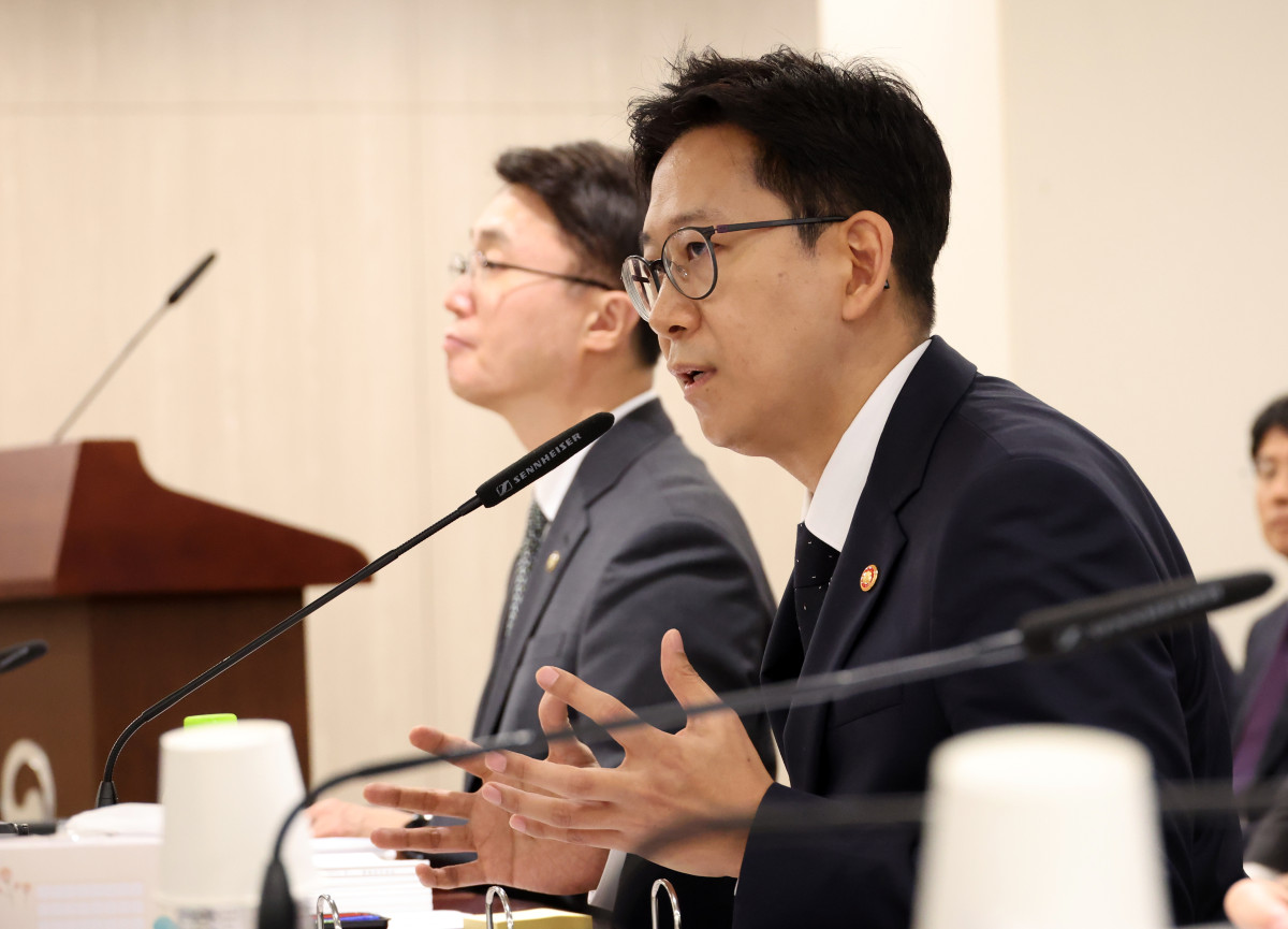 ▲13일 세종시 정부세종청사에서 열린 국회 과학기술정보방송통신위원회의 과학기술정보통신부에 대한 국정감사에서 배경훈 부총리 겸 과기정통부 장관이 답변하고 있다. (뉴시스)