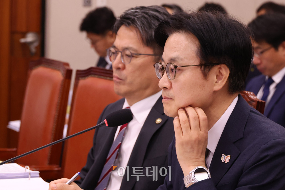 ▲김정관 산업통상부 장관이 13일 서울 여의도 국회에서 열린 산업통상자원중소벤처기업위원회 국정감사에 참석하고 있다. 고이란 기자 photoeran@ 