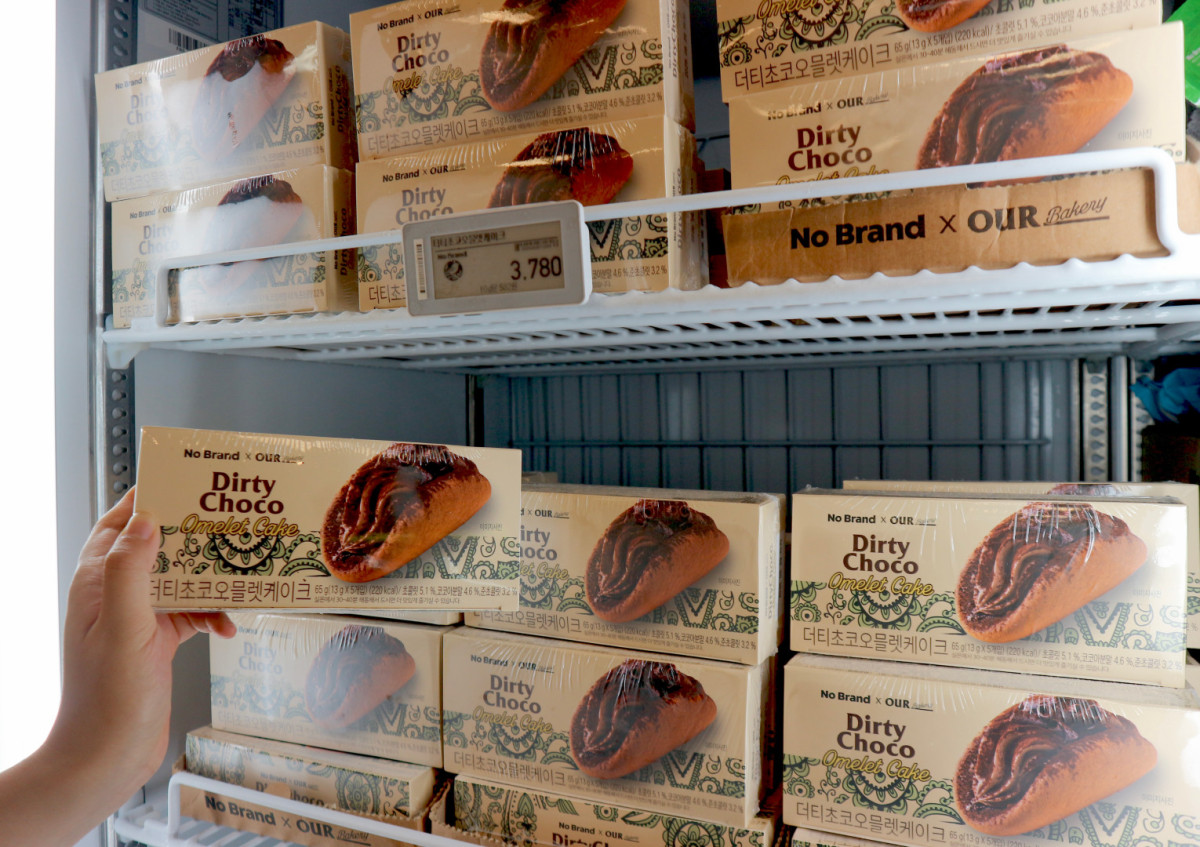 ▲노브랜드X아우어베이커리 진열 모습 (사진제공=이마트)