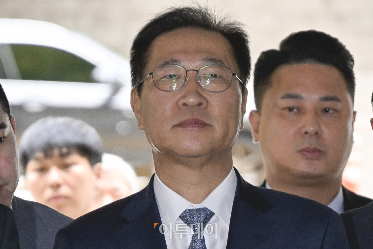 ▲윤석열 전 대통령의 불법 계엄 선포 가담·방조 혐의를 받는 박성재 전 법무부 장관이 14일 서울 서초구 서울중앙지방법원에서 열린 구속 전 피의자 심문(영장실질심사)에 출석하고 있다. 조현호 기자 hyunho@