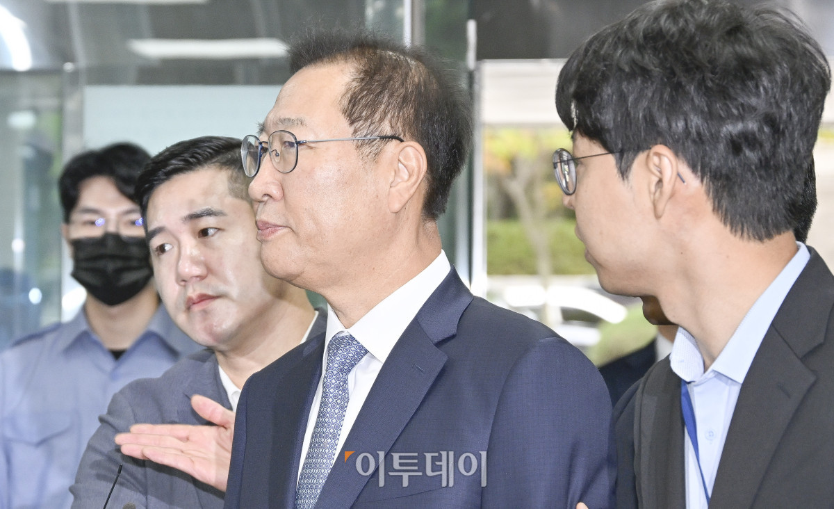 ▲윤석열 전 대통령의 불법 계엄 선포 가담·방조 혐의를 받는 박성재 전 법무부 장관이 14일 서울 서초구 서울중앙지방법원에서 열린 구속 전 피의자 심문(영장실질심사)에 출석하고 있다. 조현호 기자 hyunho@