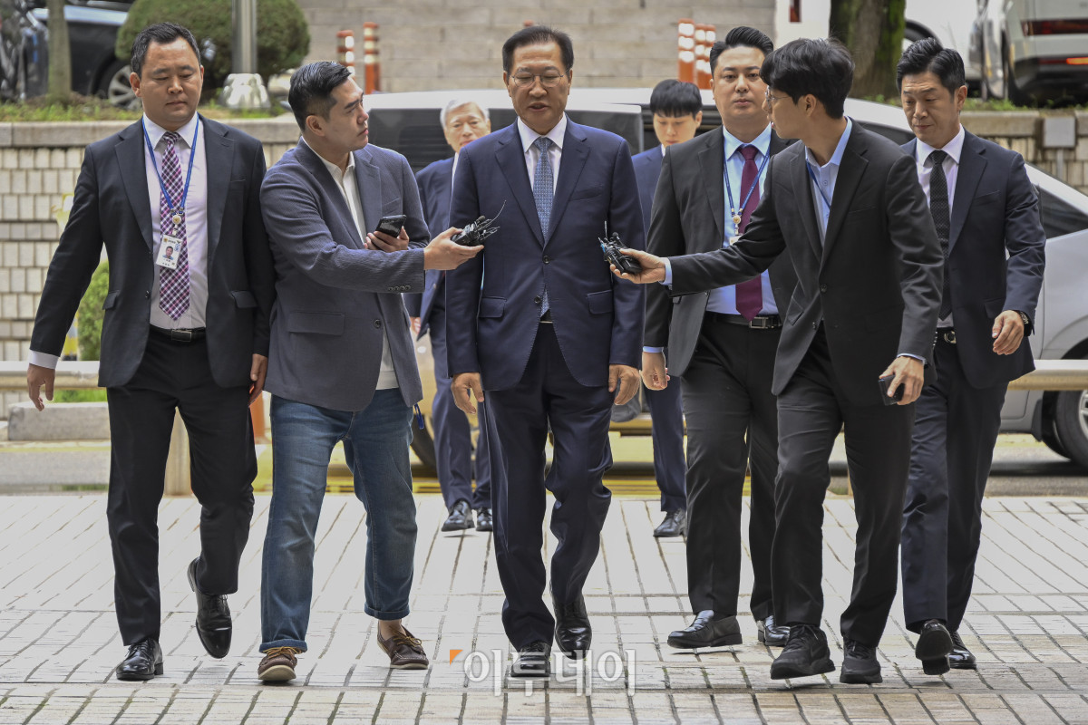 ▲윤석열 전 대통령의 불법 계엄 선포 가담·방조 혐의를 받는 박성재 전 법무부 장관이 14일 서울 서초구 서울중앙지방법원에서 열린 구속 전 피의자 심문(영장실질심사)에 출석하고 있다. 조현호 기자 hyunho@