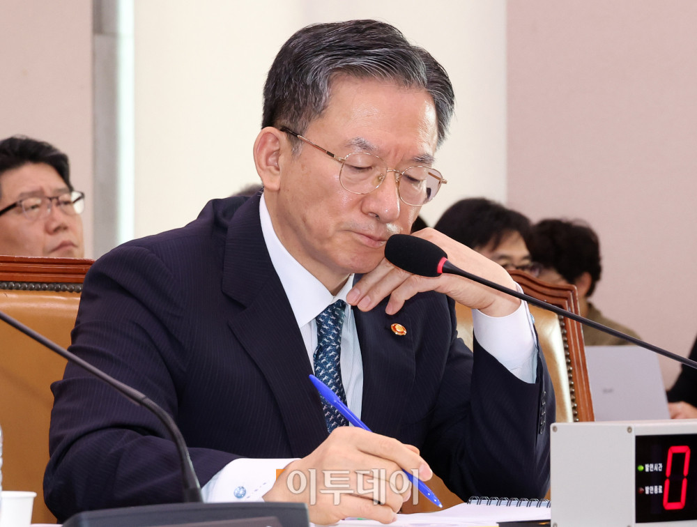 ▲정성호 법무부 장관이 14일 서울여의도 국회에서 열린 법제사법위원회 국정감사에 참석하고 있다. 고이란 기자 photoeran@