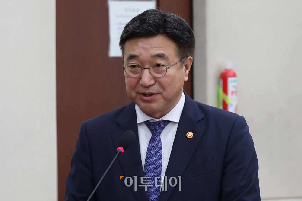 ▲윤호중 행정안전부 장관이 14일 서울 여의도 국회에서 열린 행정안전위원회 국정감사에서 인사말을 하고 있다. 고이란 기자 photoeran@