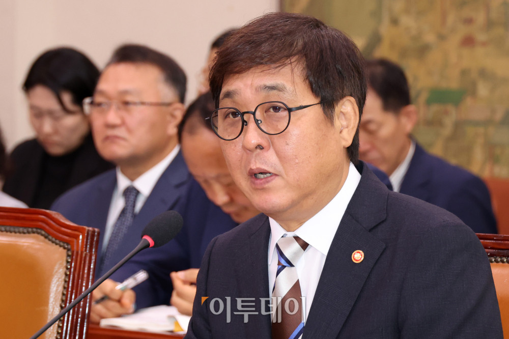 ▲최휘영 문화체육관광부 장관이 14일 서울 여의도 국회에서 열린 문화체육관광위원회 국정감사에서 의원 질의에 답하고 있다. 고이란 기자 photoeran@
