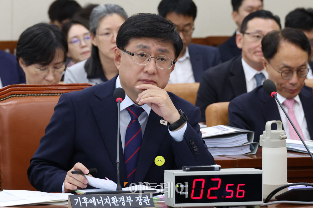 ▲김성환 기후에너지환경부 장관이 14일 서울 여의도 국회에서 열린 기후에너지환경노동위원회 국정감사에 참석하고 있다. 고이란 기자 photoeran@