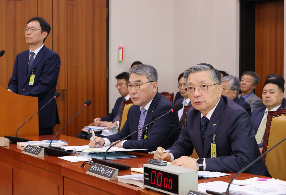 ▲이한준 한국토지주택공사 사장이 14일 서울 여의도 국회에서 열린 국토교통위원회 국정감사에서 의원 질의에 답변하고 있다. (사진제공=연합뉴스)