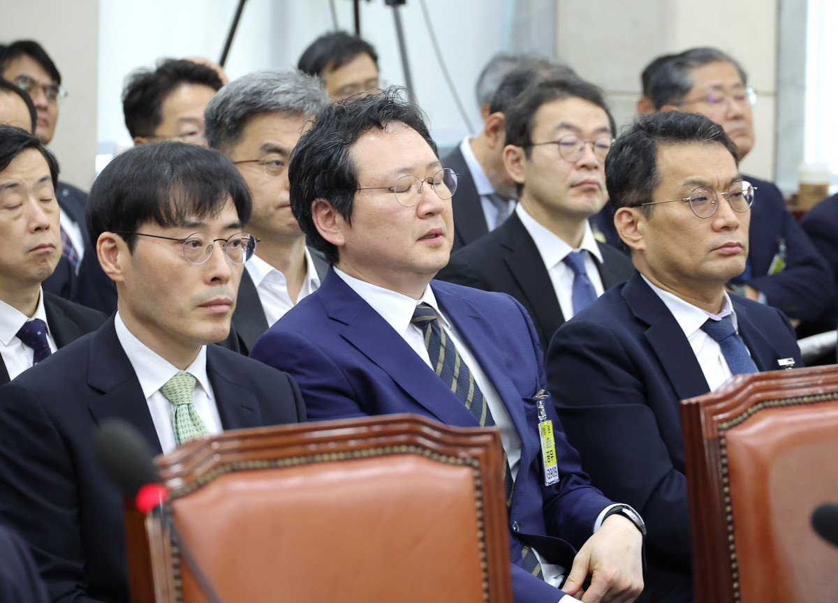 ▲이재용 국가정보자원관리원장이 14일 서울 여의도 국회에서 열린 행정안전위원회 국정감사에서 의원 질의에 답변한 뒤 잠시 눈을 감고 있다. (사진=연합뉴스)